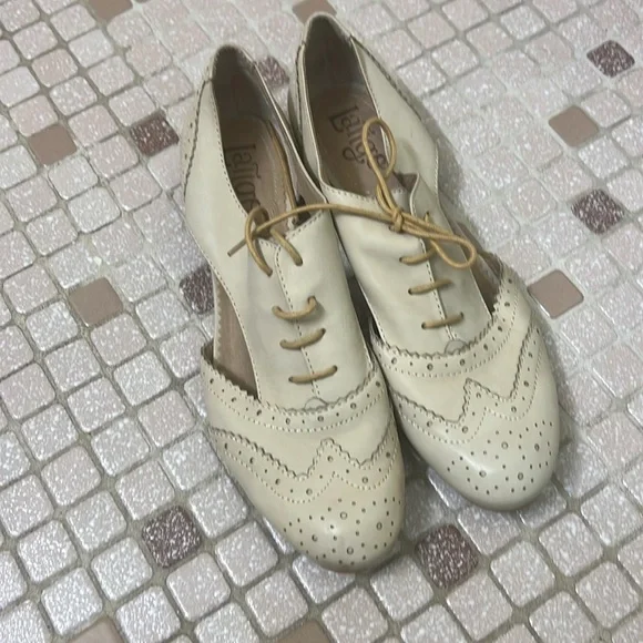 Latigo with Anthropologie Firefly cutout oxford lace ups size 9 1/2 beige - Picture 9 of 10